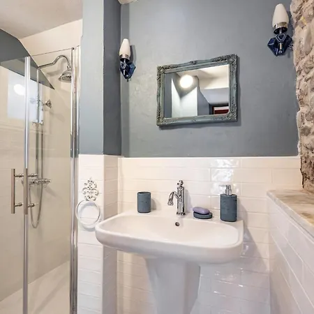 Guesthost - La Casa Delle Cinque Lune - Quiet Escape Apartment Ortonovo