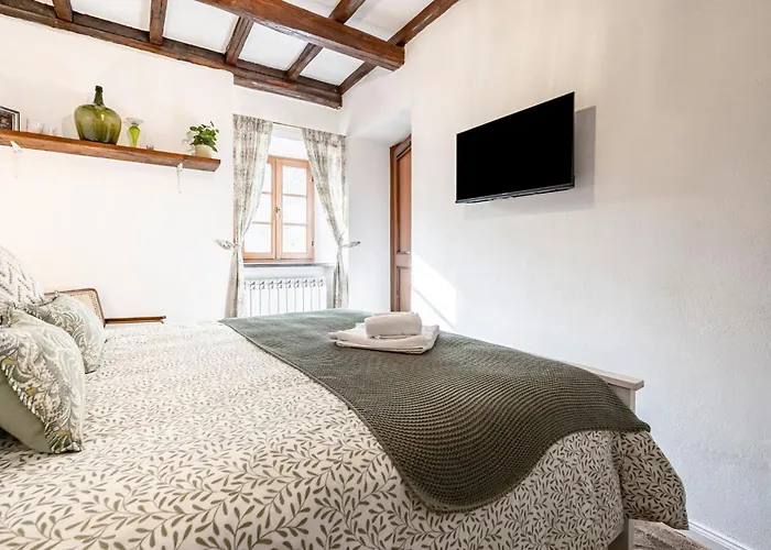 Guesthost - La Casa Delle Cinque Lune - Quiet Escape Apartment