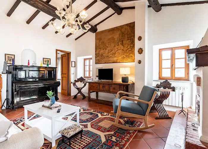 Guesthost - La Casa Delle Cinque Lune - Quiet Escape Apartment *