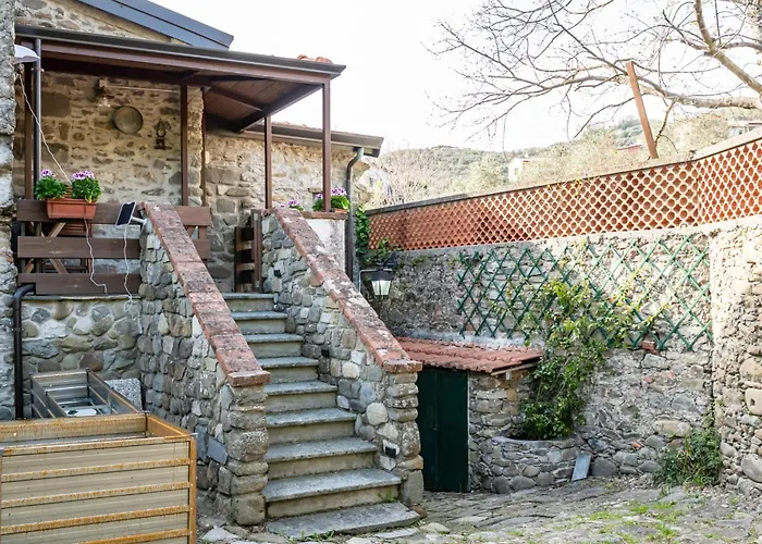 Guesthost - La Casa Delle Cinque Lune - Quiet Escape Apartment Ortonovo